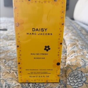 Marc Jacobs Daisy Eau So Fresh Sunshine Yellow Fragrance Box